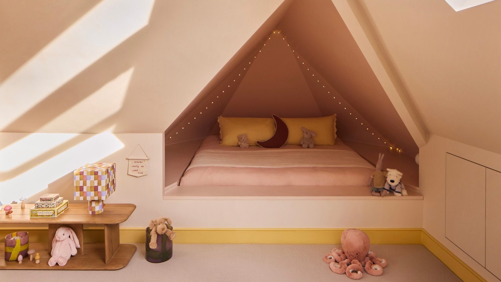 H54_London_VII_KEYES_ROAD_BEDROOM_05_1__LowRes_16x9_37a5d351-301d-4642-aff3-36d50c36d16e-scaled.jpg