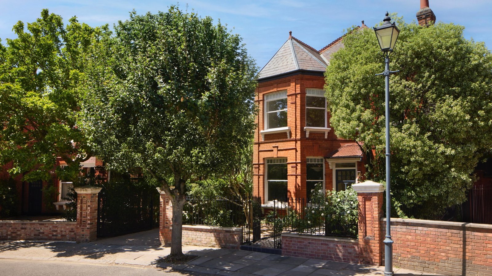 HERO_H54_London_VII_KEYES_ROAD_EXTERIOR_02-V5_LowRes_16x9_6a478c67-4e43-4fab-9a89-9c6fbb6de86f-scaled.jpg